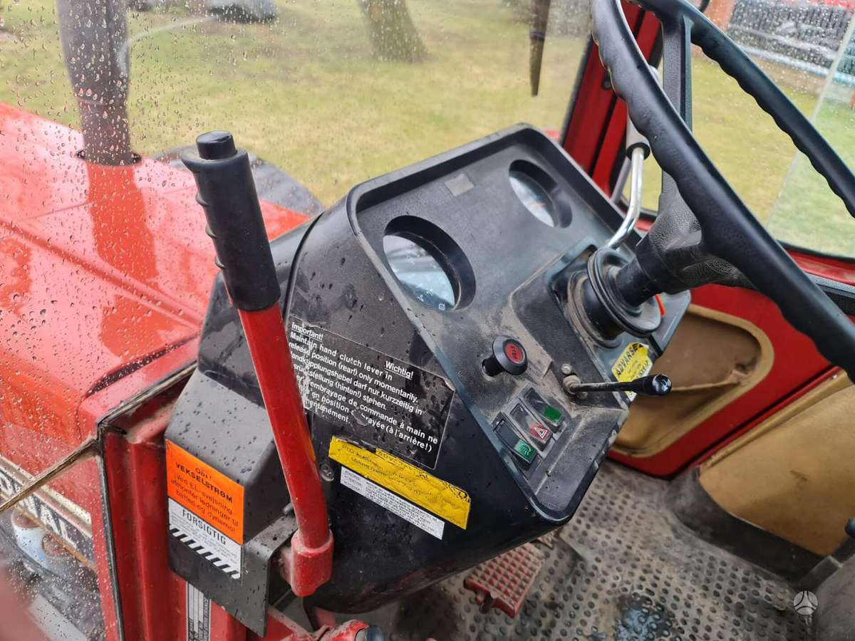Case-IH 1056 XL, tractors