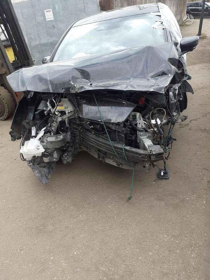 Nissan Leaf по частям