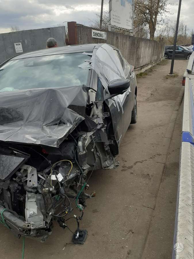 Nissan Leaf for parts