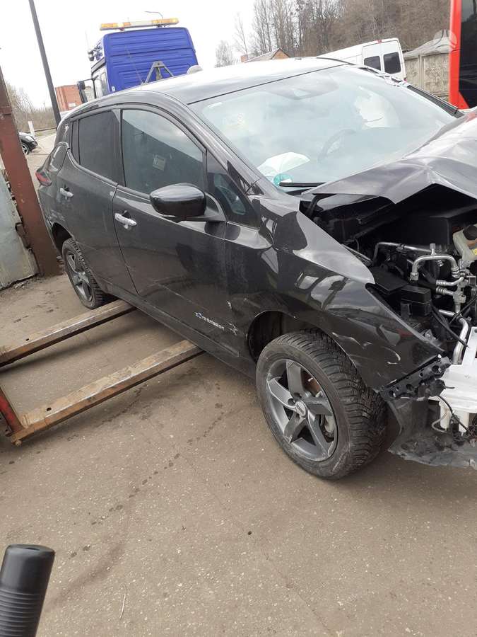 Nissan Leaf по частям