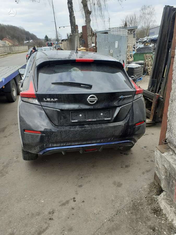 Nissan Leaf по частям