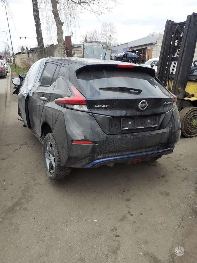 Nissan Leaf по частям