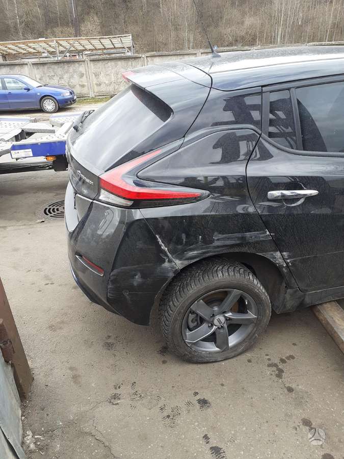 Nissan Leaf по частям