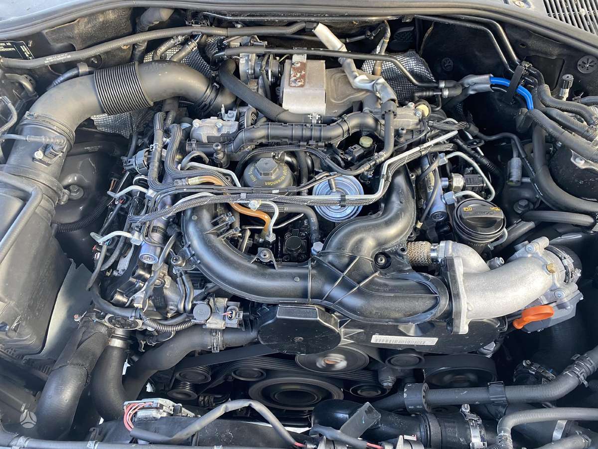 Audi A6 variklio detalės