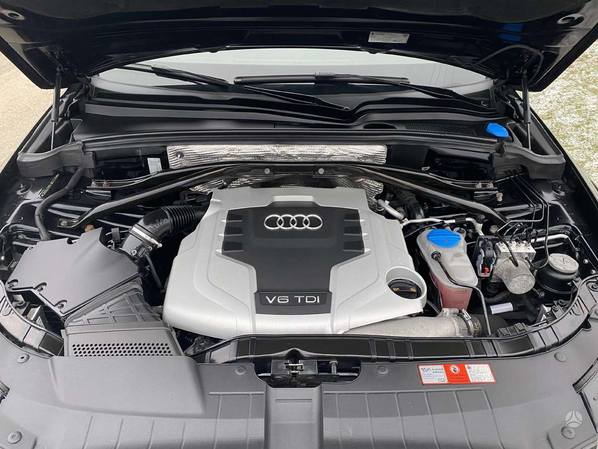 Audi A6 variklio detalės