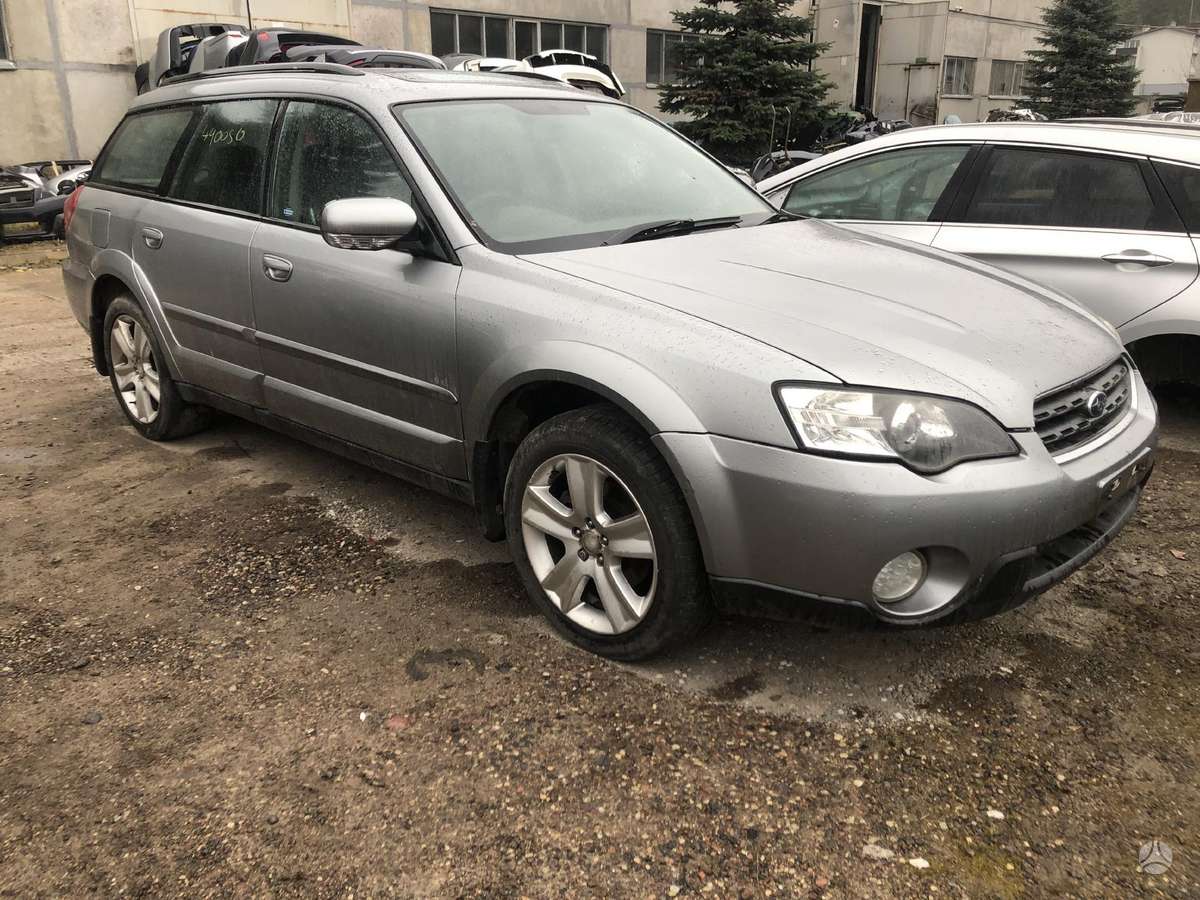 Subaru Outback for parts. Nuimamas kablys
