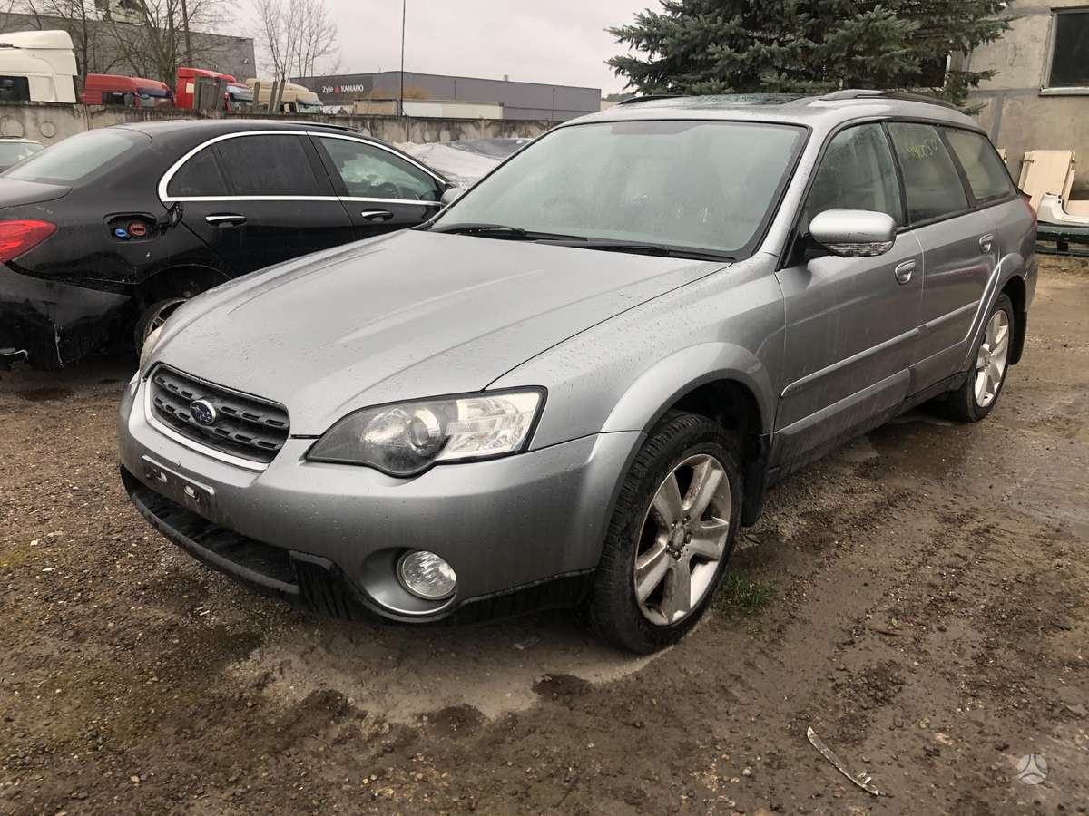 Subaru Outback for parts. Nuimamas kablys