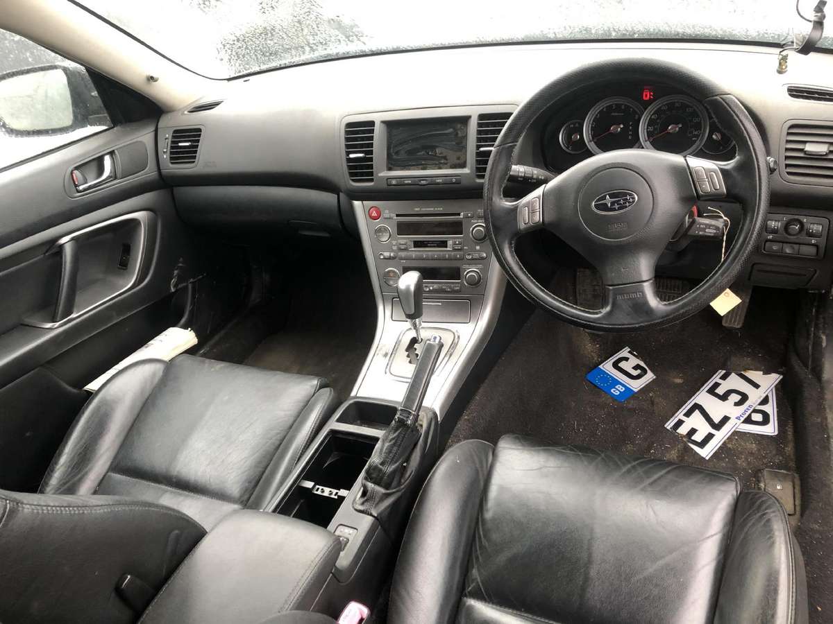 Subaru Outback for parts. Nuimamas kablys