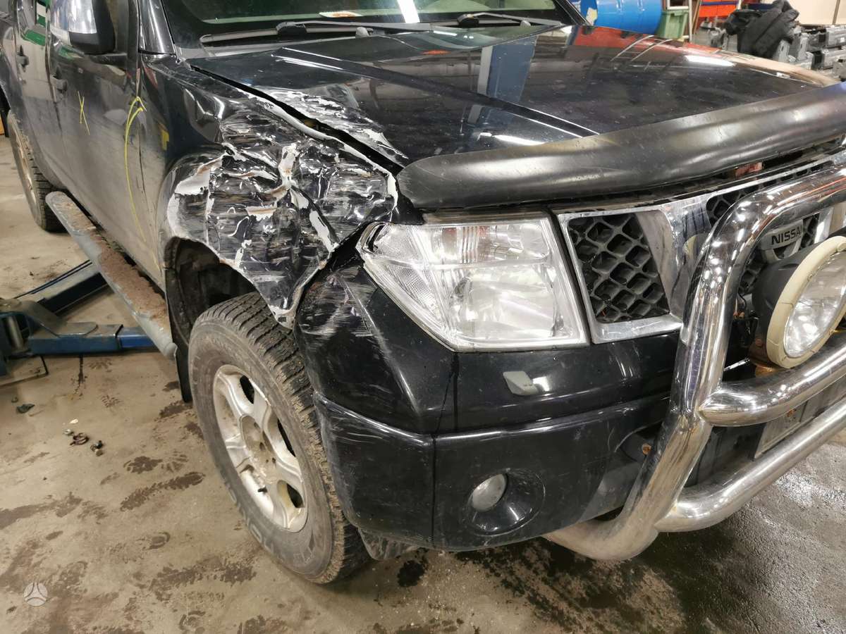 Nissan Navara dalimis. Dėžė variklis testuoti