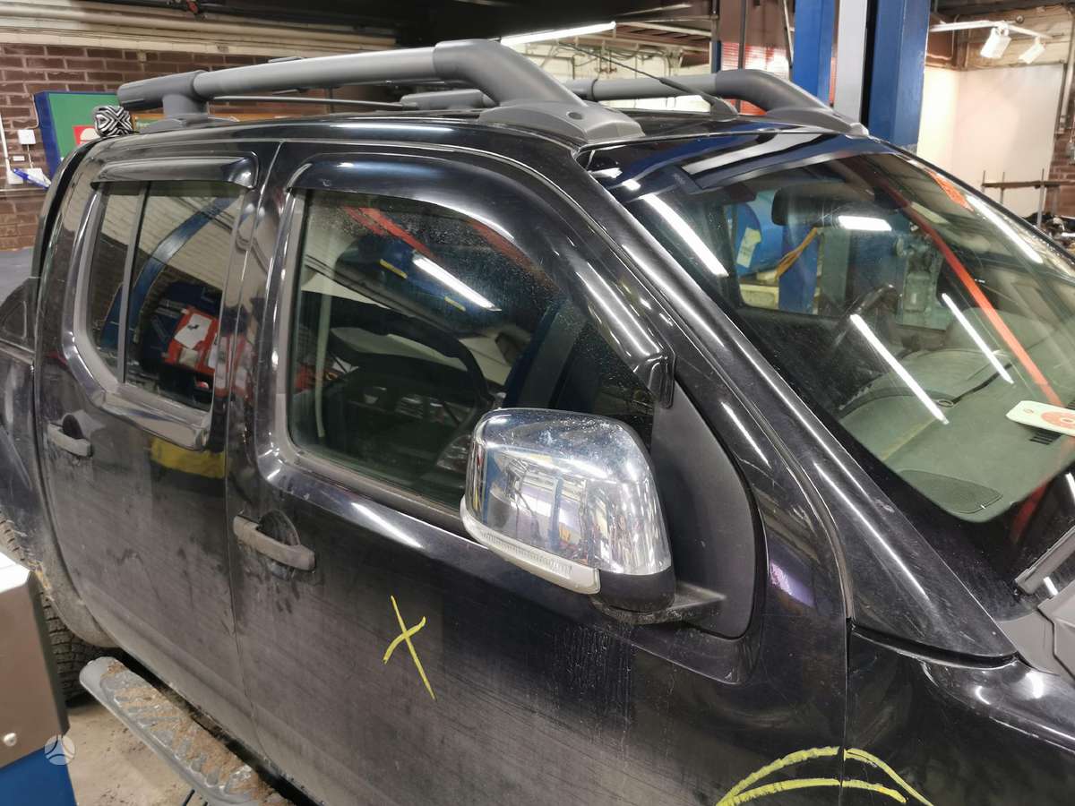 Nissan Navara dalimis. Dėžė variklis testuoti