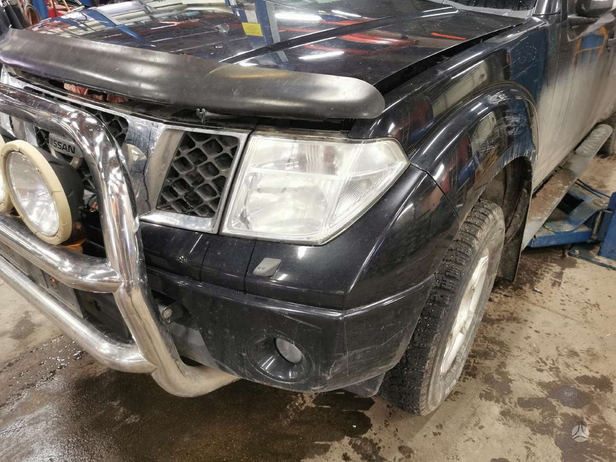 Nissan Navara dalimis. Dėžė variklis testuoti