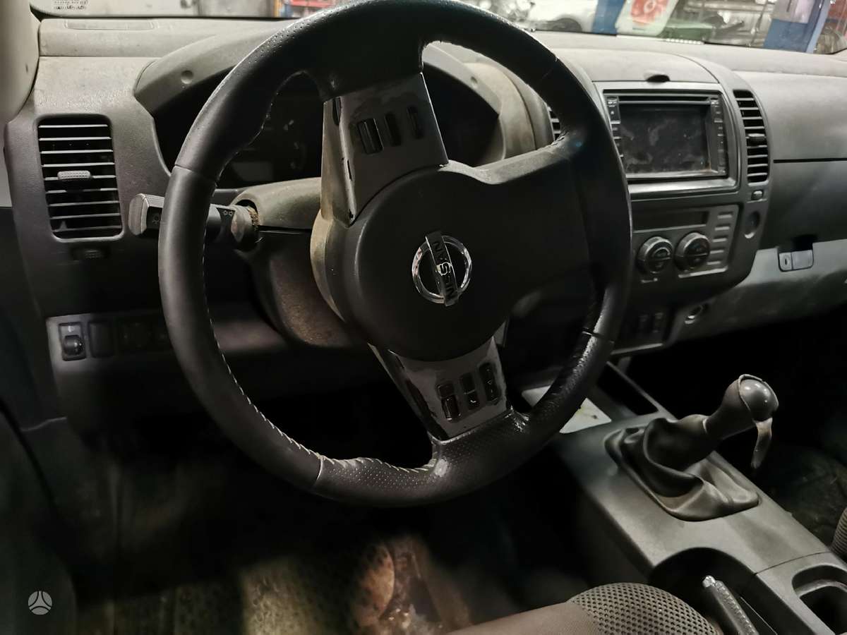 Nissan Navara dalimis. Dėžė variklis testuoti