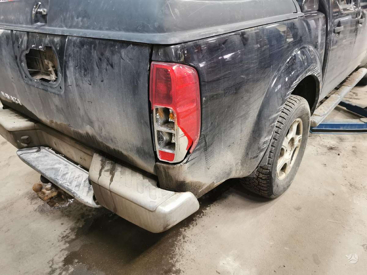 Nissan Navara dalimis. Dėžė variklis testuoti