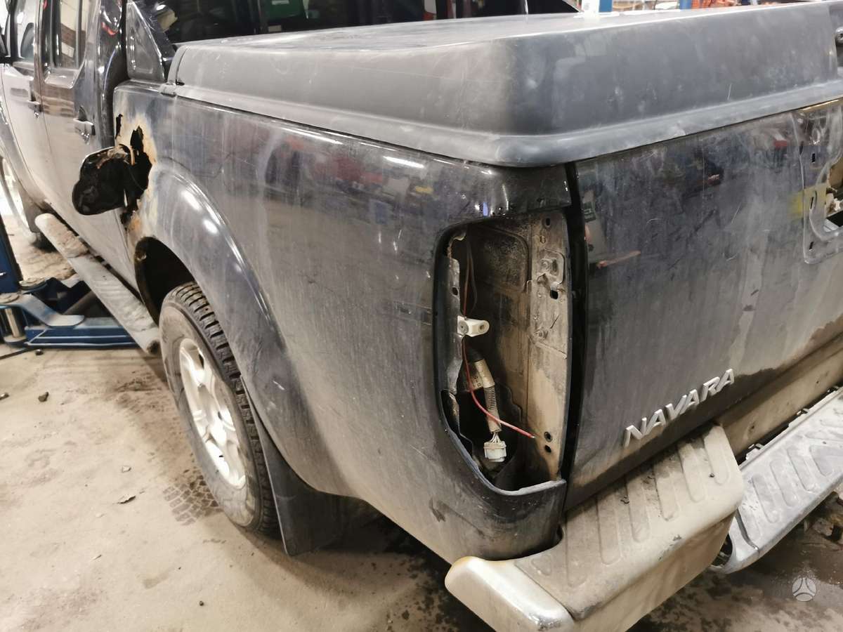 Nissan Navara dalimis. Dėžė variklis testuoti