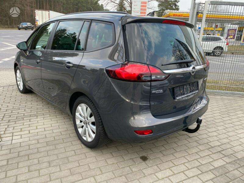 Opel Zafira dalimis