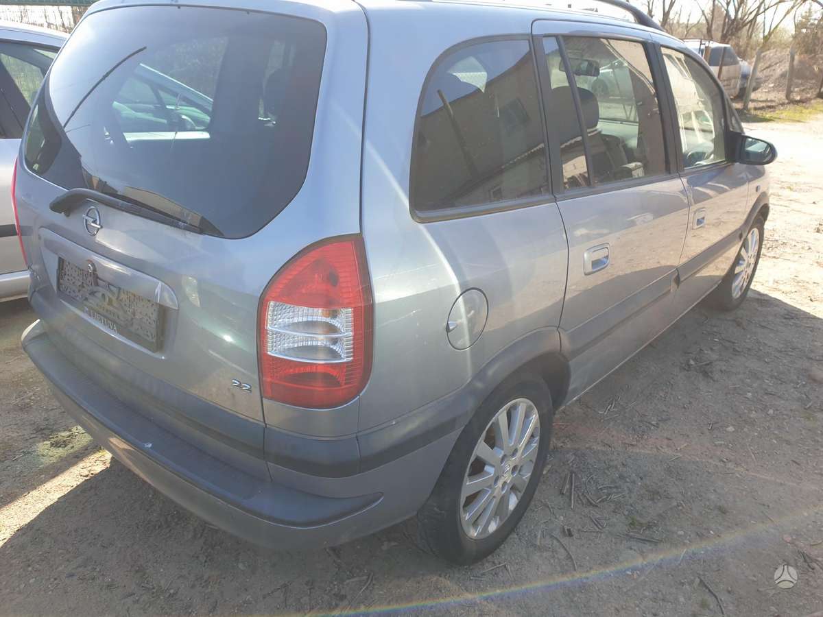 Opel Zafira dalimis