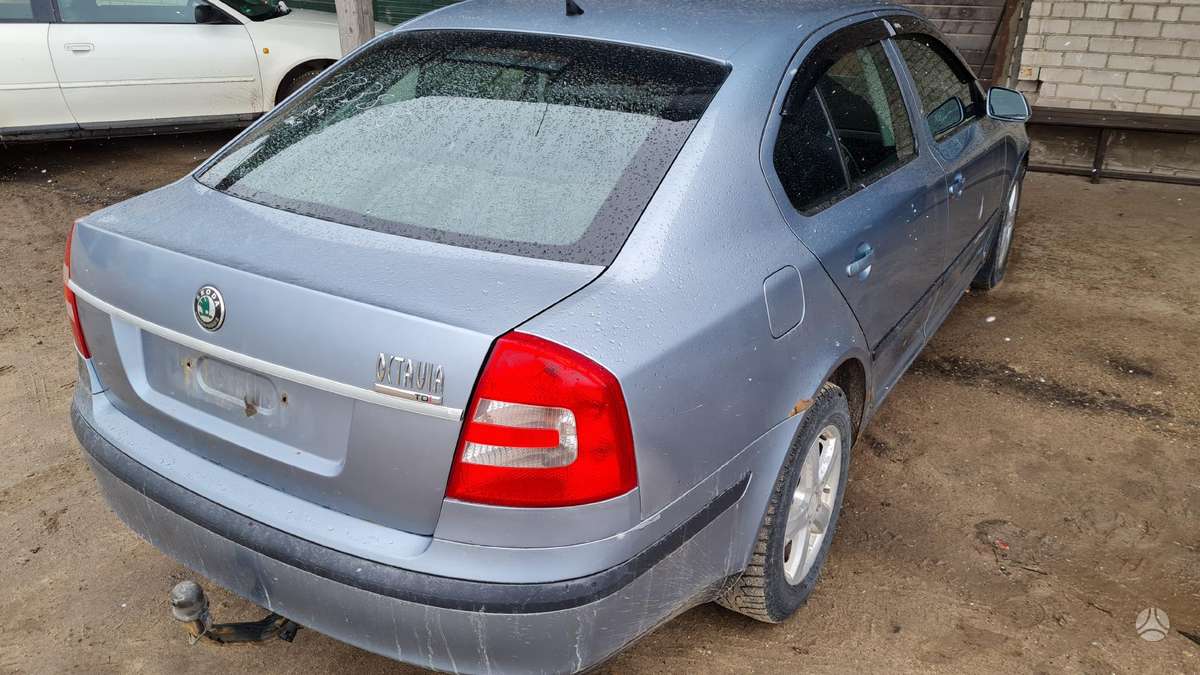 Skoda Octavia dalimis