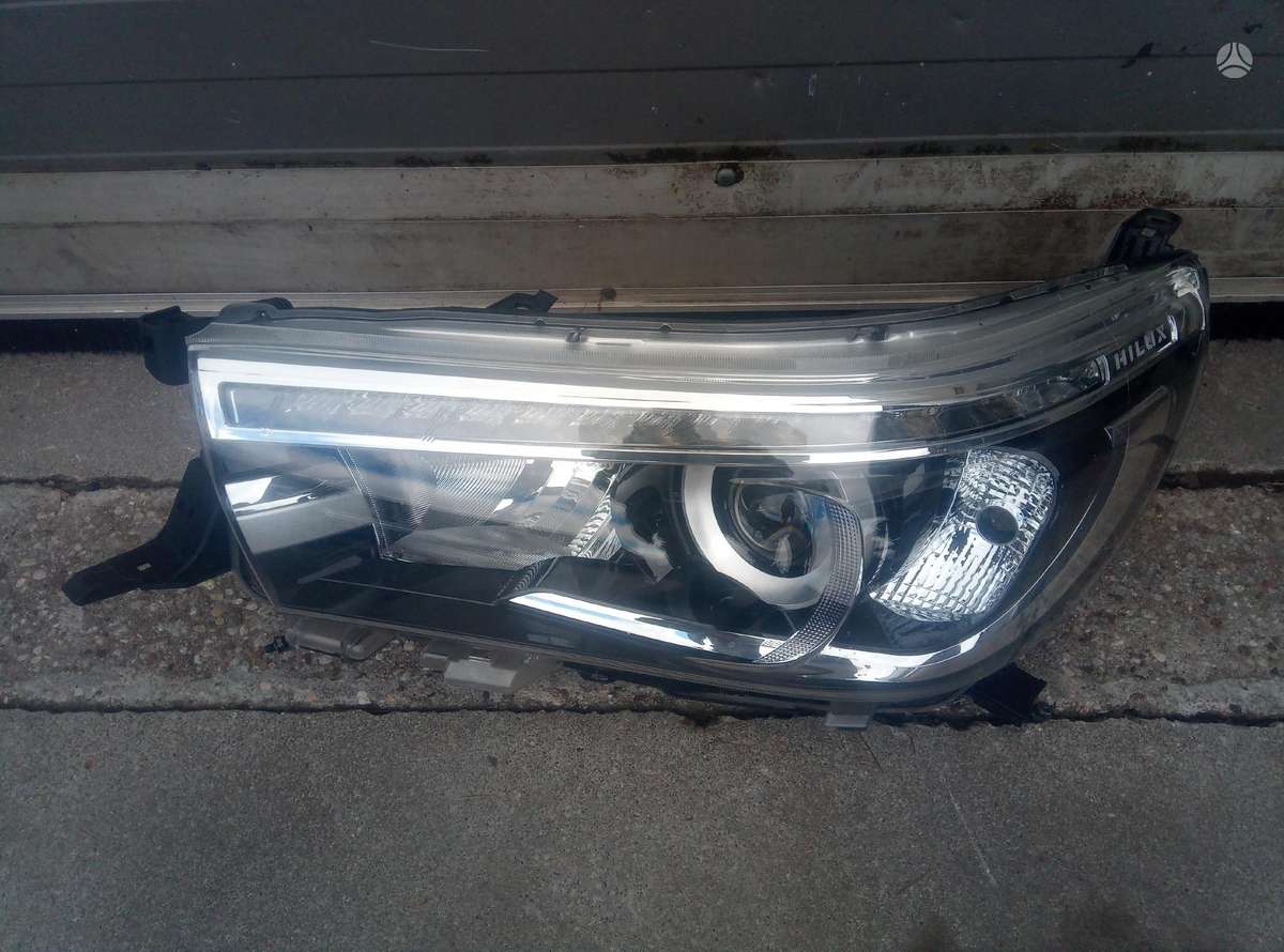 Toyota Hilux bamperiai, durys, sparnai