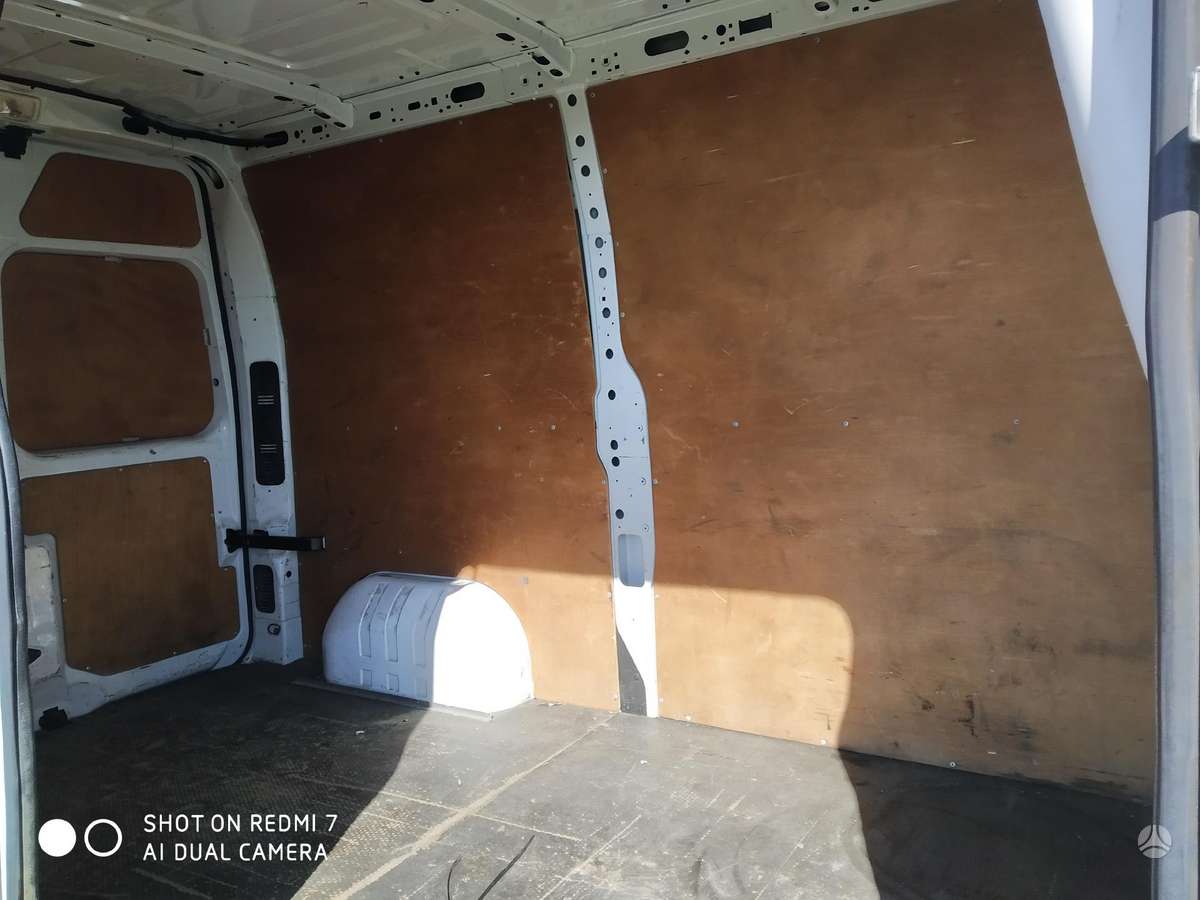 Renault Master, preču