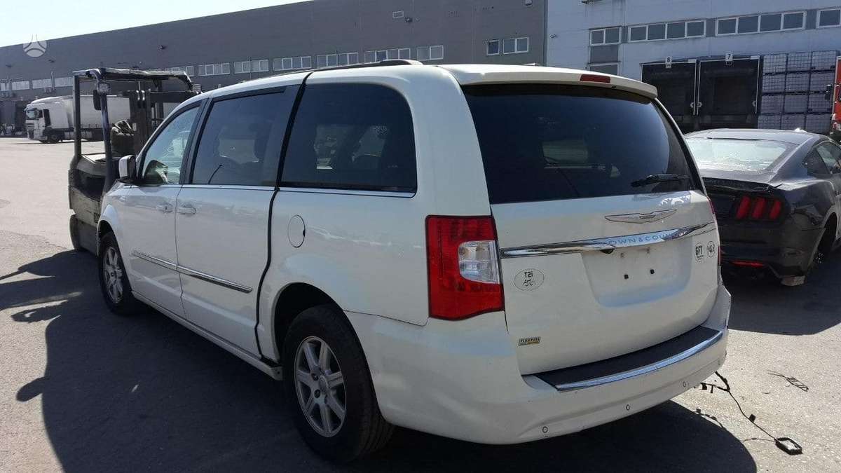 Chrysler Town & Country dalimis