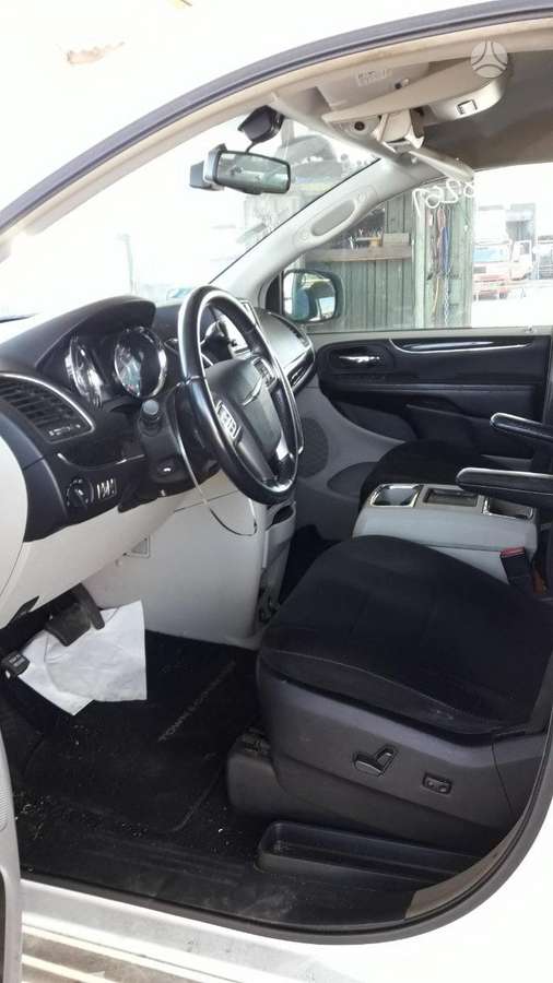 Chrysler Town & Country dalimis