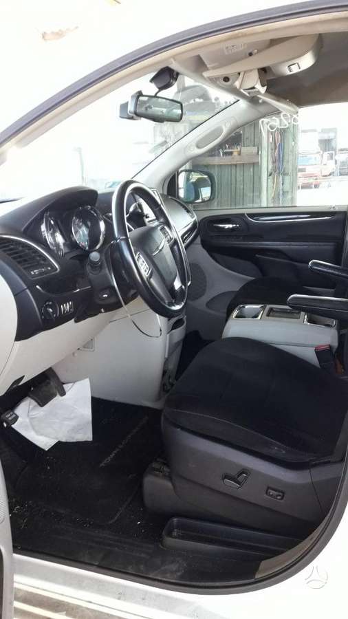 Chrysler Town & Country по частям