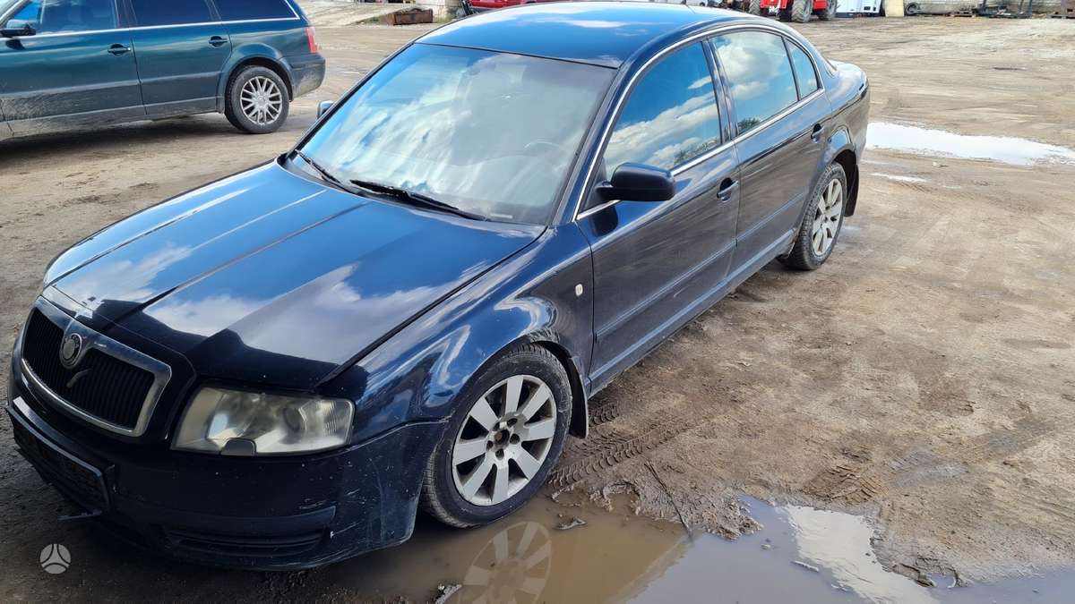 Skoda Superb dalimis