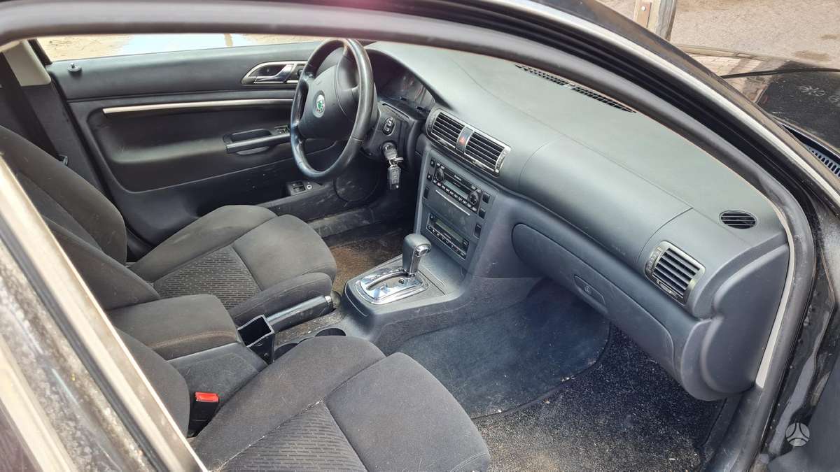Skoda Superb dalimis