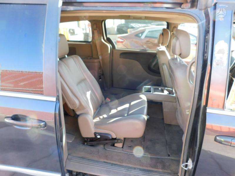 Chrysler Town & Country dalimis
