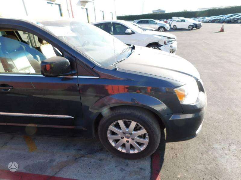 Chrysler Town & Country dalimis