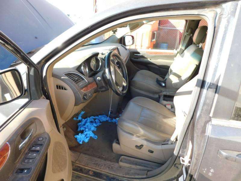 Chrysler Town & Country dalimis