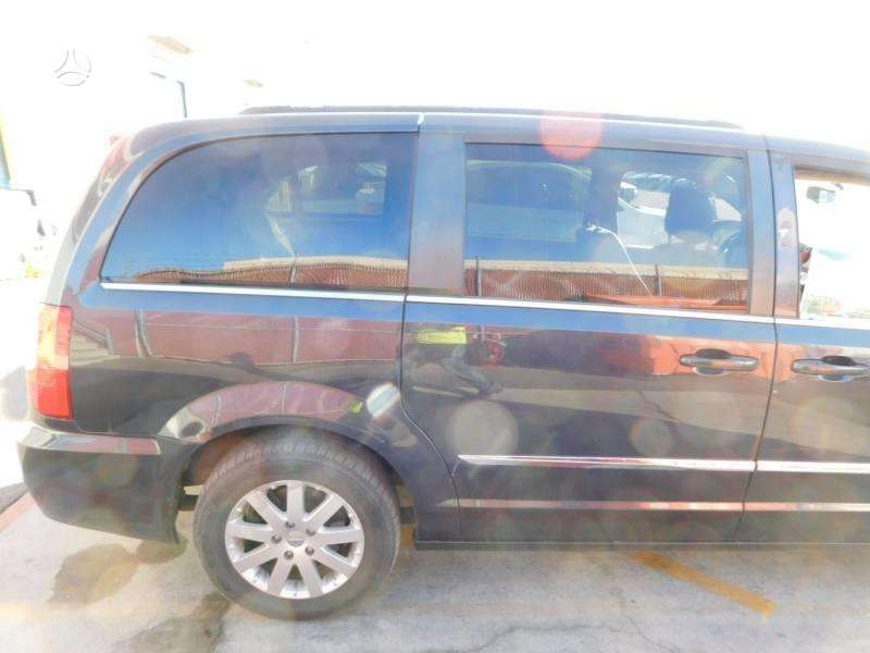 Chrysler Town & Country dalimis