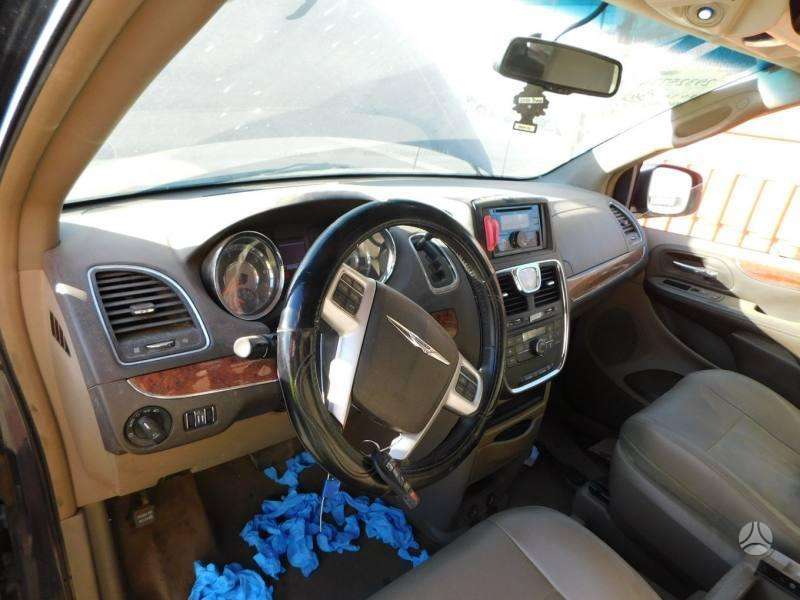 Chrysler Town & Country dalimis
