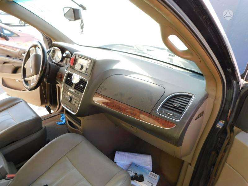 Chrysler Town & Country dalimis