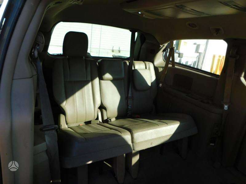 Chrysler Town & Country dalimis