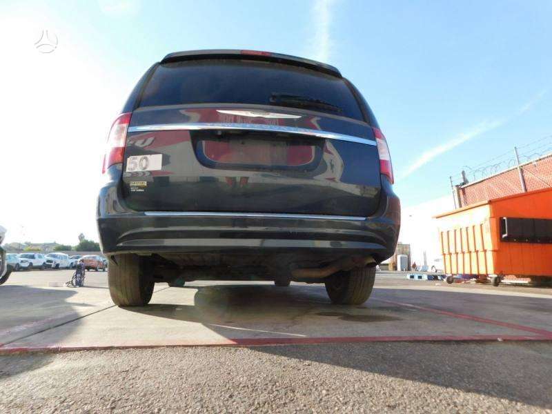 Chrysler Town & Country dalimis