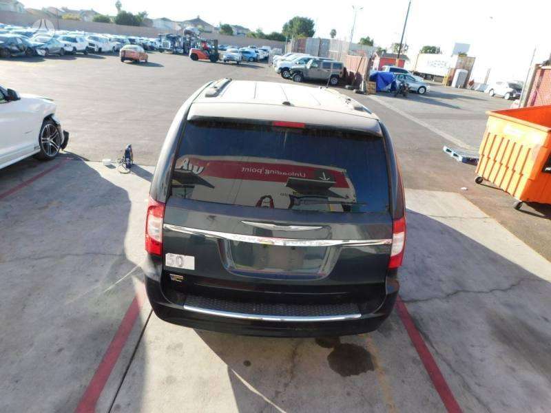 Chrysler Town & Country dalimis