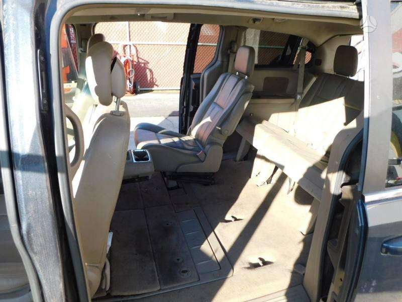 Chrysler Town & Country dalimis