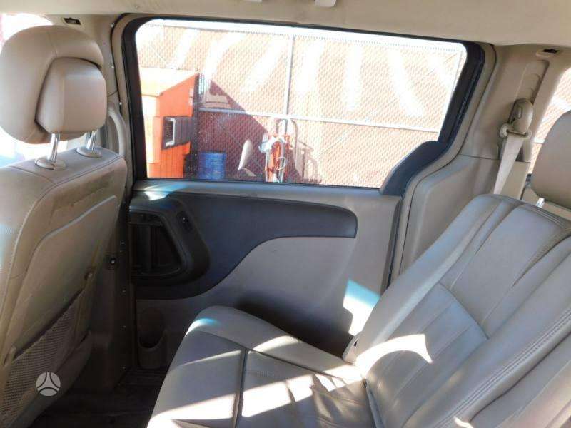 Chrysler Town & Country dalimis