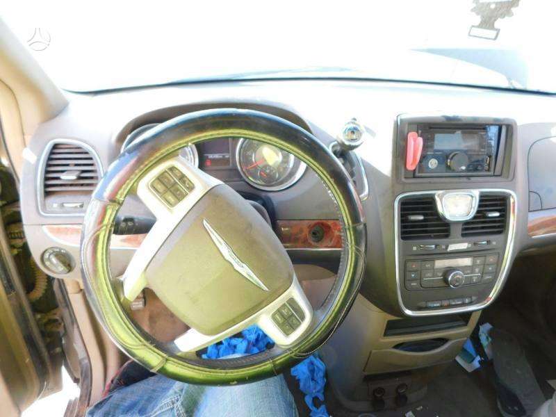 Chrysler Town & Country dalimis