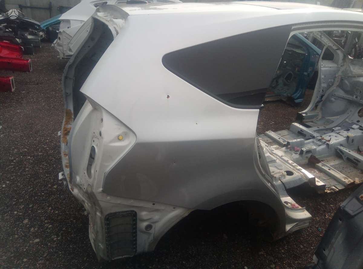 Toyota Prius+ детали кузова