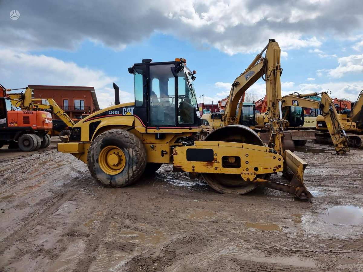 Caterpillar CS 563E, vibrator / compactor