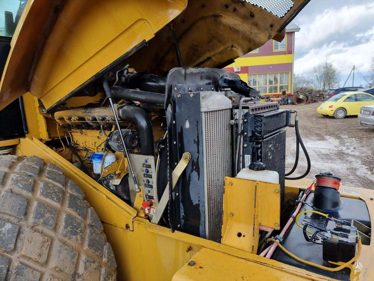 Caterpillar CS 563E, vibro technika