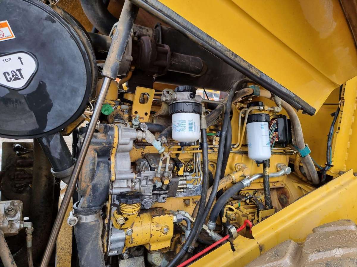 Caterpillar CS 563E, vibrator / compactor