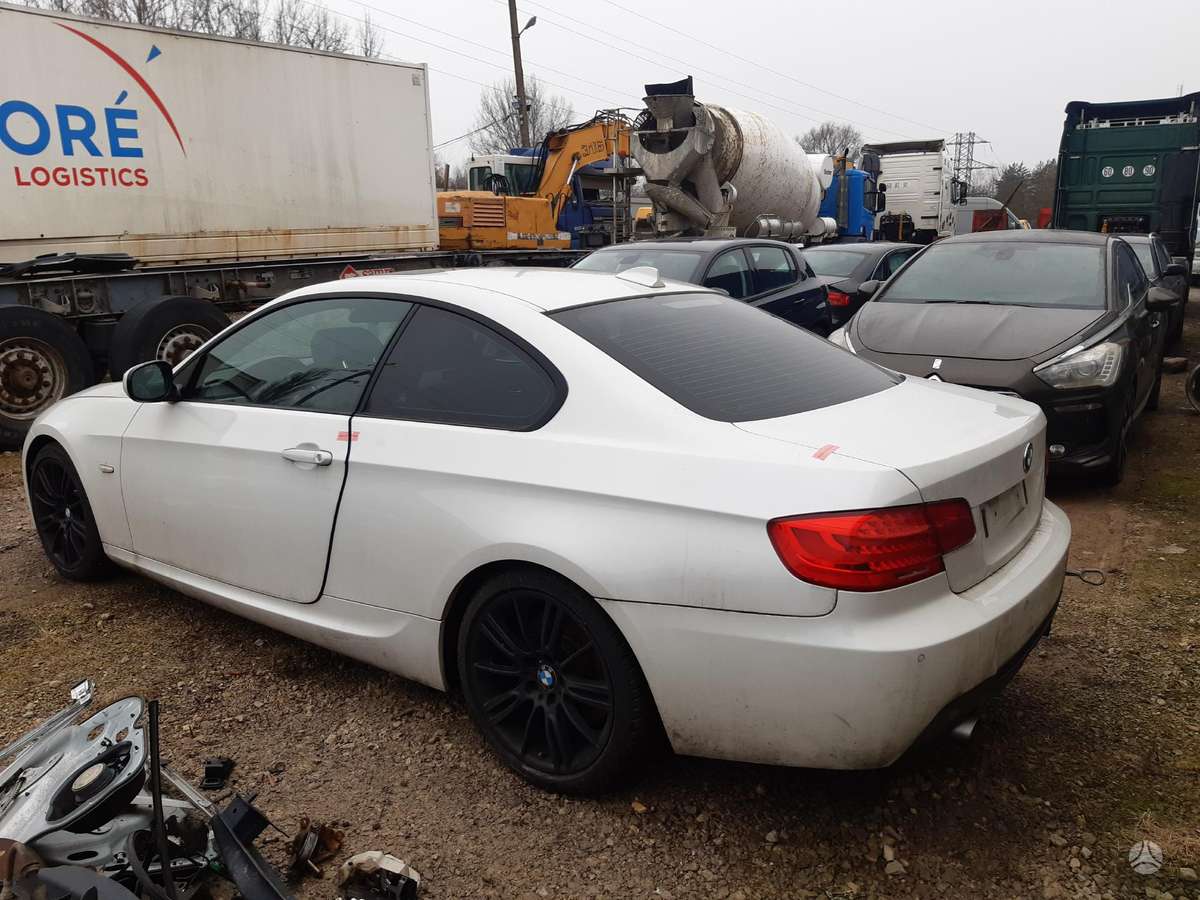 BMW 3 serija dalimis