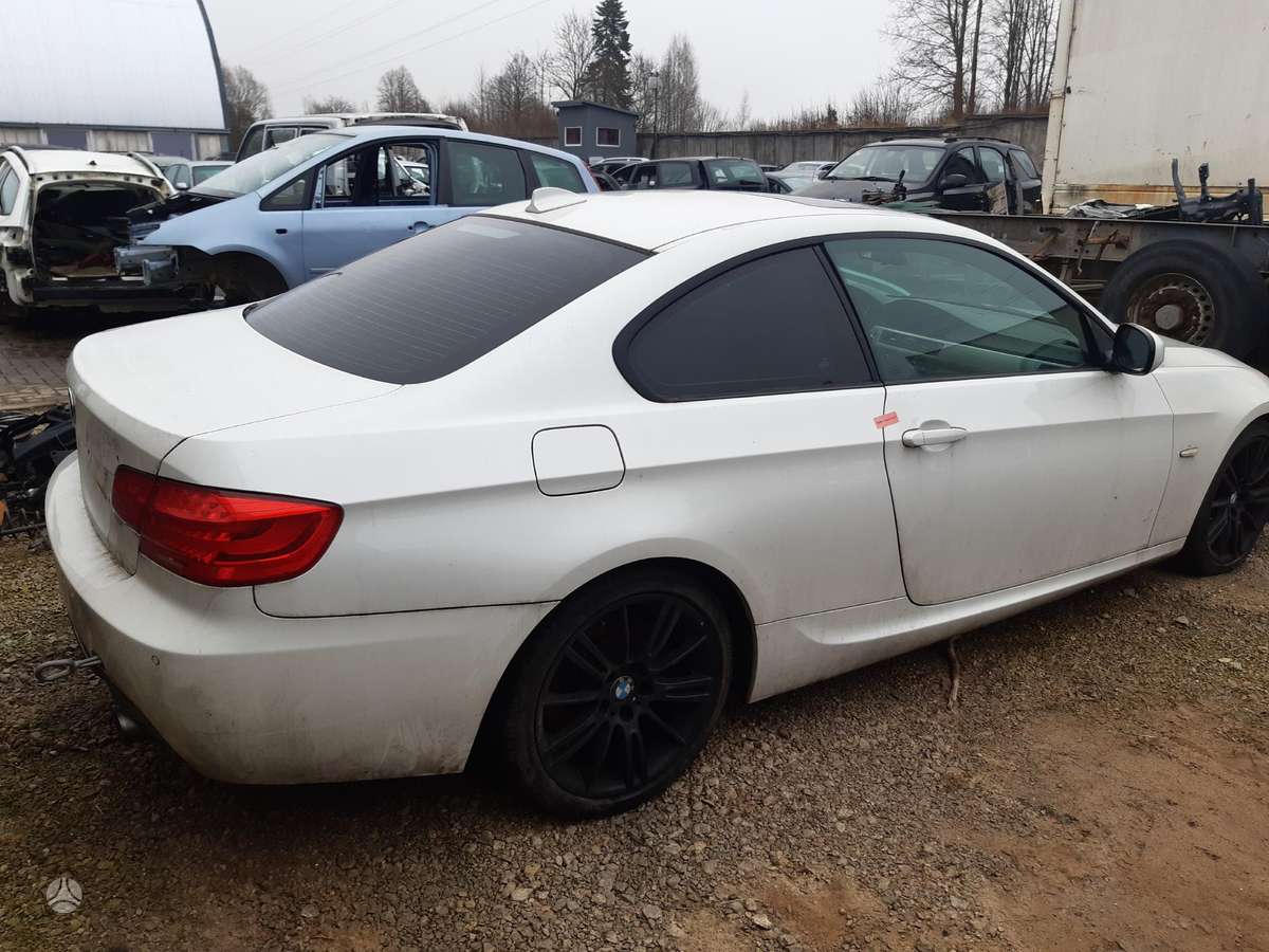 BMW 3 serija dalimis