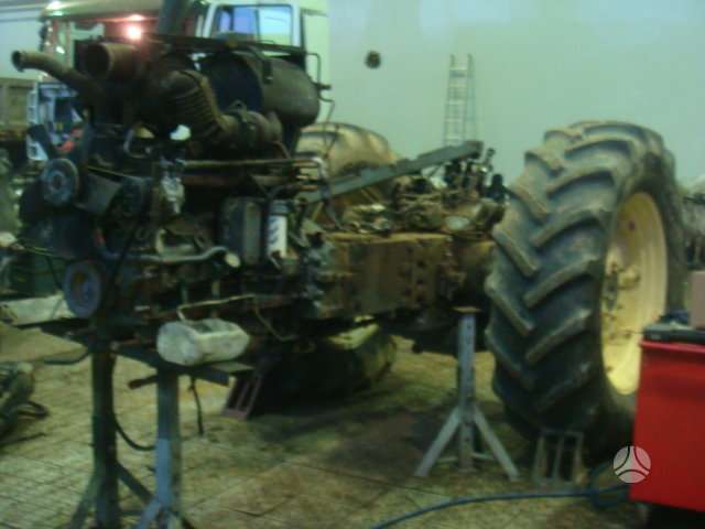 New Holland 8560