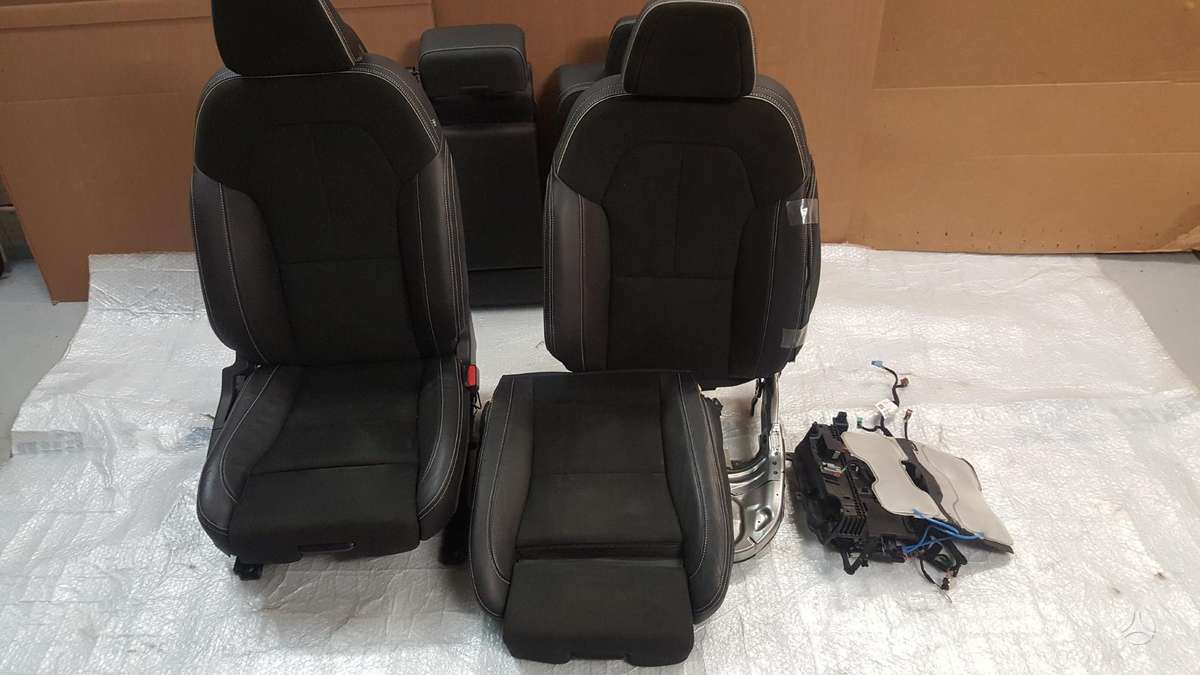 Volvo XC40 doors