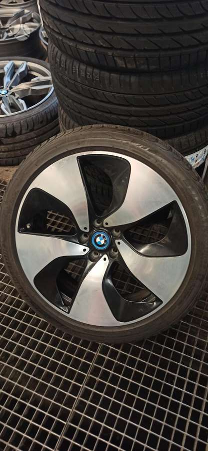 BMW I8 su padangomis, light alloy, R20