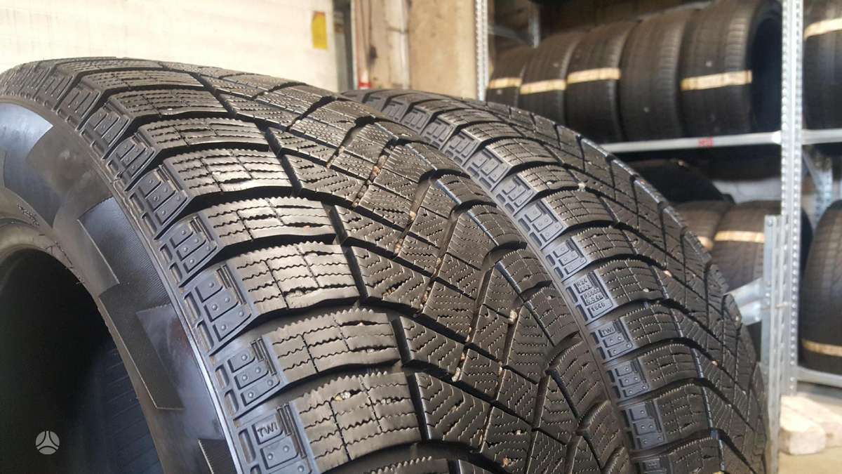 Pirelli IceZero TM STUDLESS apie 9mm, winter 235/55 R17